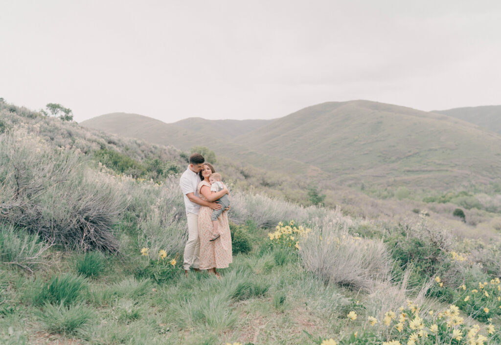maternity photos in Utah with mountains background