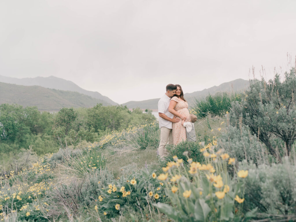 mountain background maternity photoshoot