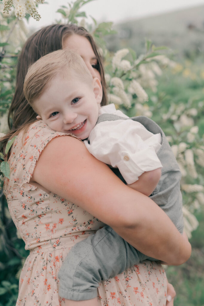 toddler smiling maternity photos