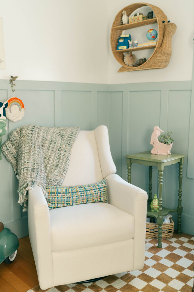 Vintage Inspired ideas for baby nursery. Littler details to make your vintage nursery to feel inure and full of charm by Iris Graciela Photography.