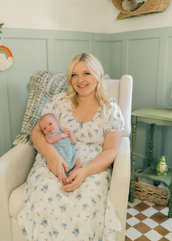 Timeless newborn photos at home in Salt Lake City with cozy family moments. By Iris Graciela Photography.