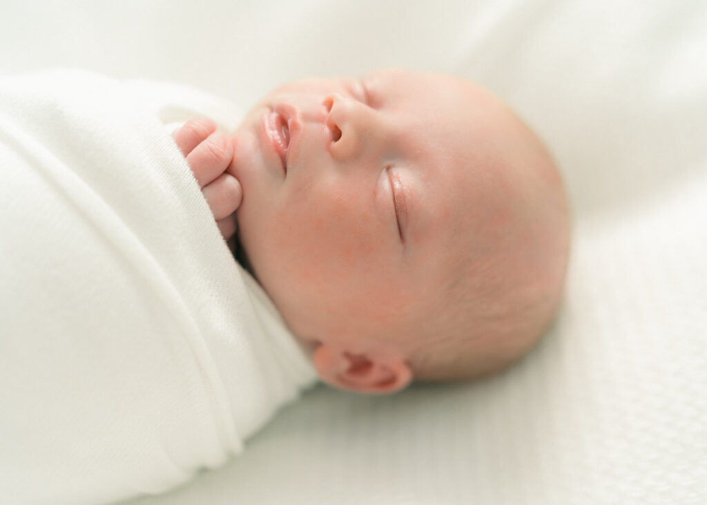 lifestyle newborn photography at home in Holladay, Utah. Natural light by Iris Graciela Photography