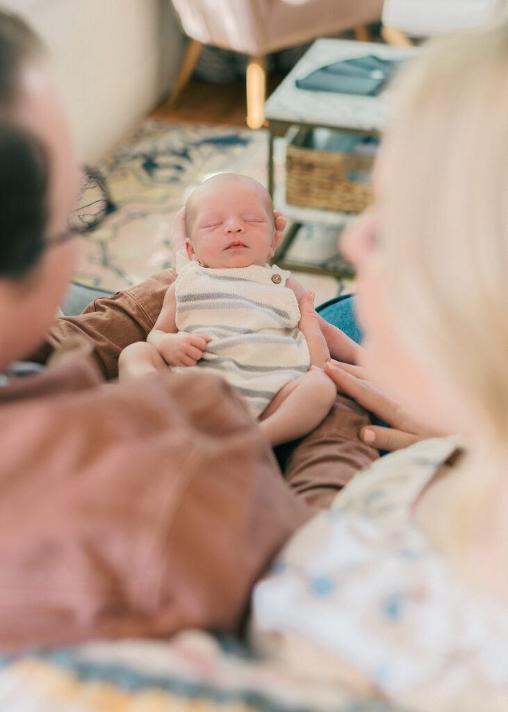 Lifestyle newborn photography in Salt Lake City capturing natural family moments at home. By Iris Graciela Photography.